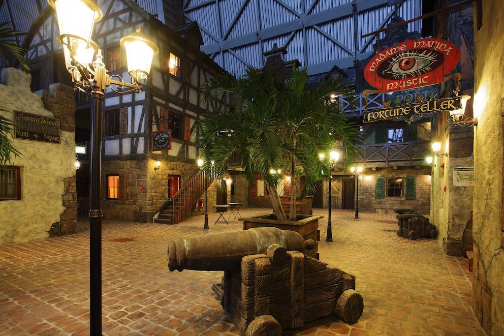 Hotel Tropical Islands Krausnick Esterno foto